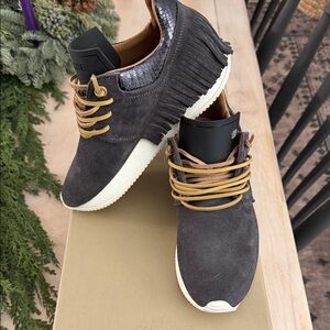 Esseutesse Women's Fringe Sneakers in Gray and Tan 37